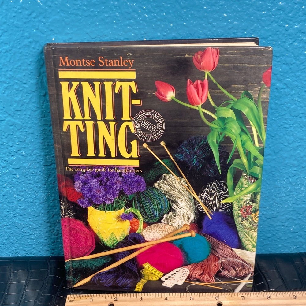 Book 🪎: Knitting The Complete Guide for Handknitters by Montse Stanley (1986)